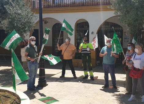 Nuevas concentraciones frente al Ayuntamiento de Bormujos para exigir el mantenimiento del servicio de limpieza público con la Mancomunidad del Guadalquivir